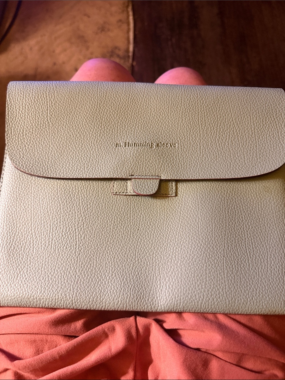 Humming Sleeve Cream Tablet Sleeve – Soft Pebbled Leather